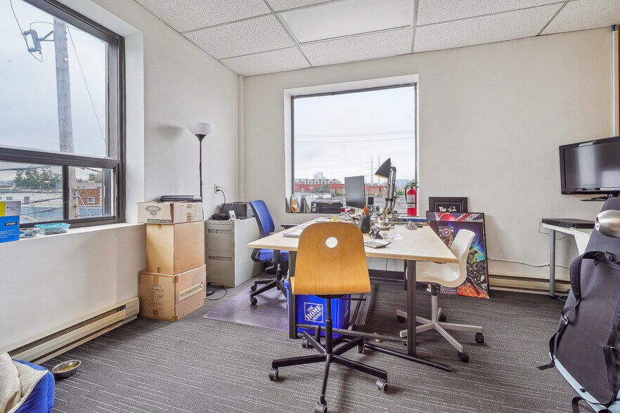 More Photos Of 1000 Rue Hickson, Verdun Office For Lease