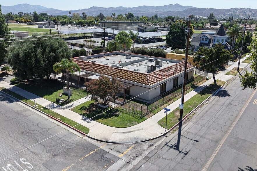 Primary Photo Of 901 E Morton Pl, Hemet Office For Lease