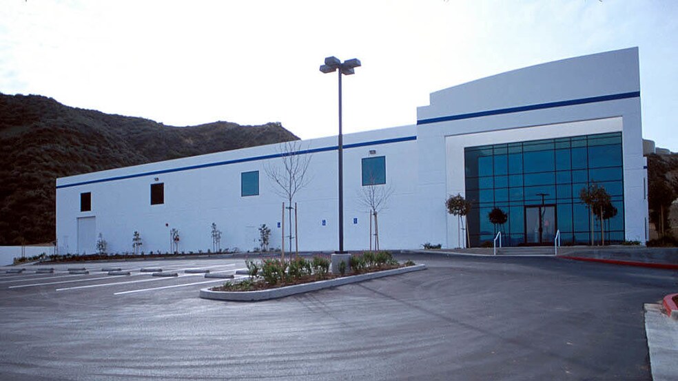 More Photos Of 28606 W Livingston Ave, Valencia Warehouse For Lease