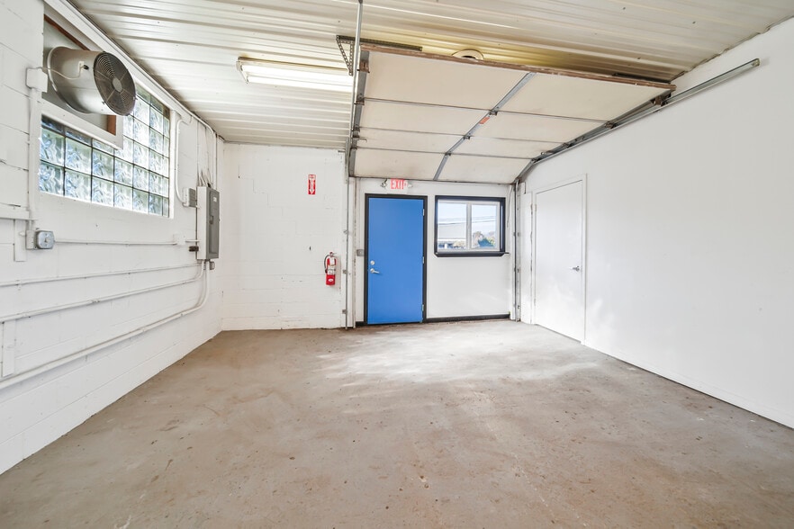 More Photos Of 105 S Ortonville Rd, Ortonville Freestanding For Sale