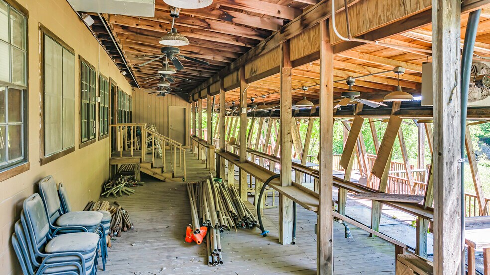 More Photos Of 4565 US-77 Hwy, Davis Specialty For Sale