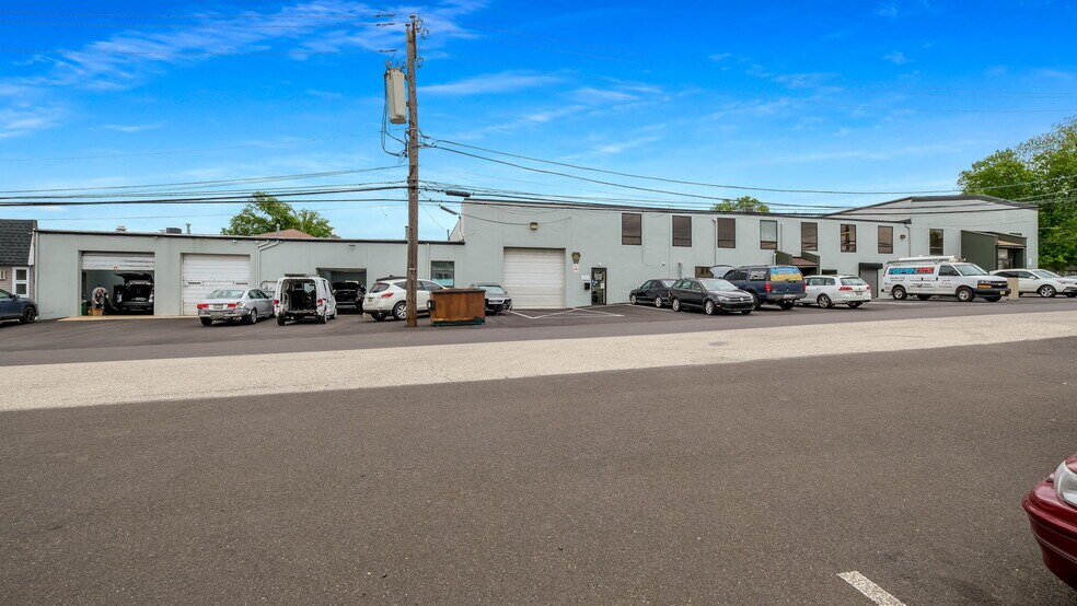 More Photos Of 400 Lincoln Ave, Hatboro Light Distribution For Sale