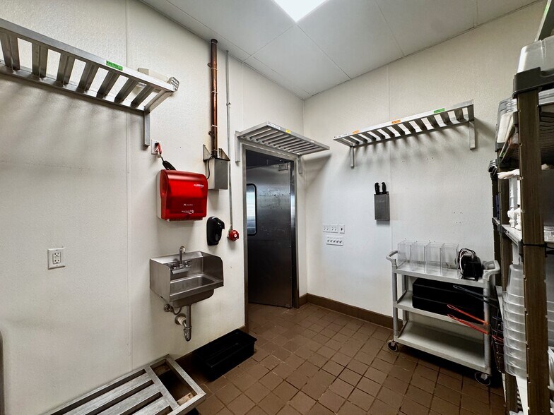 More Photos Of 5015 Hinkleville Rd, Paducah Restaurant For Lease