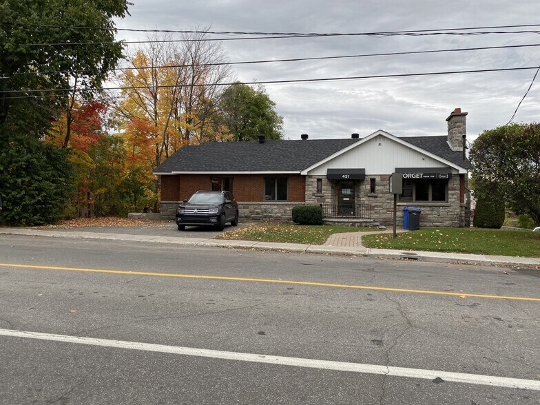 Primary Photo Of 4 Rue De Martigny O, Saint-jerome Office For Lease