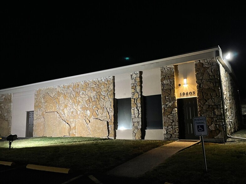 More Photos Of 19605 E 40 Hwy, Independence Warehouse For Sale