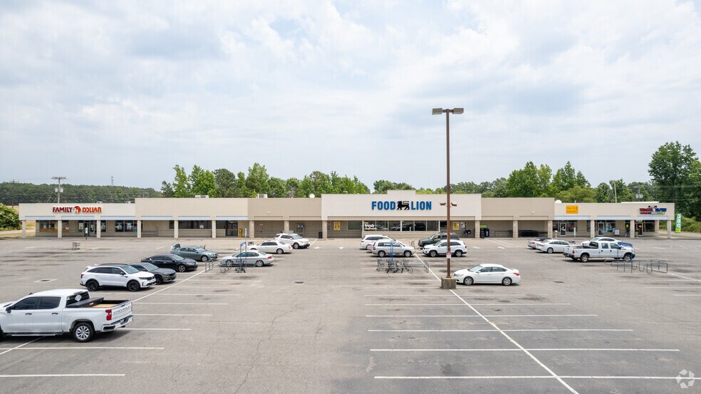 More Photos Of 1100-1116 Aberdeen Rd, Laurinburg Storefront For Lease