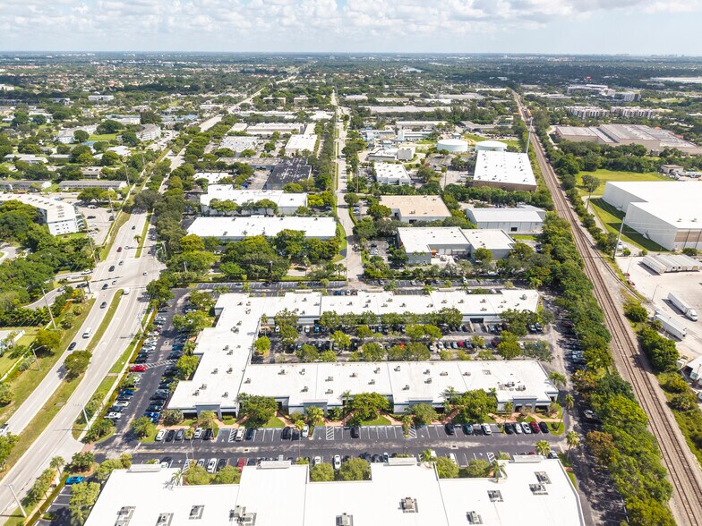 More Photos Of 602 S Military Trl, Deerfield Beach Showroom For Lease