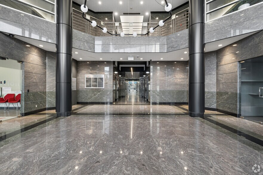 More Photos Of 7100 Rue Jean-Talon E, Montréal Office For Lease