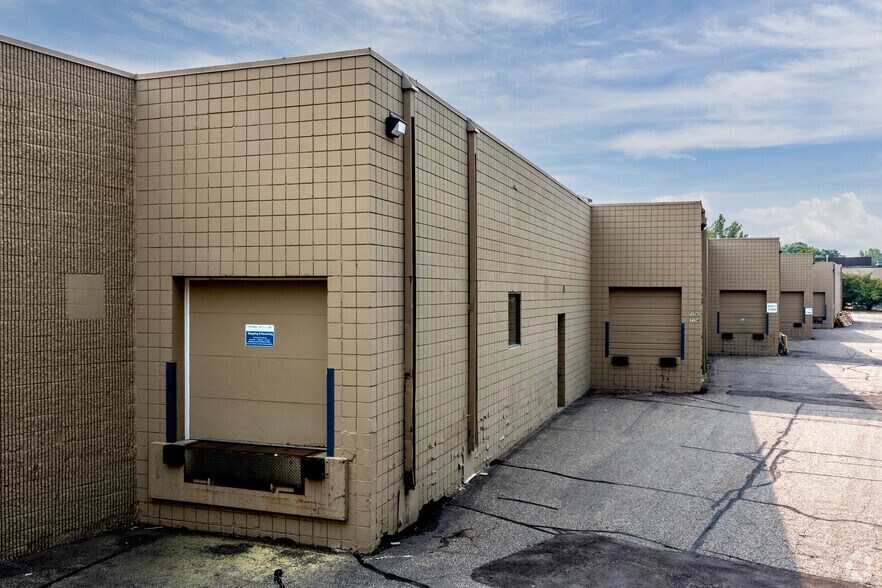 More Photos Of 7150-7174 Shady Oak Rd, Eden Prairie Research And Development For Lease