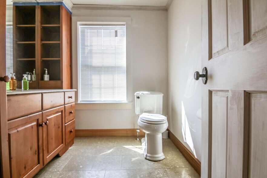 More Photos Of 103 E River Rd, Rumson Coworking Space