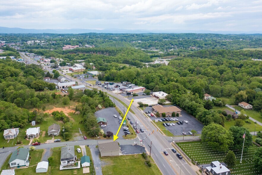More Photos Of 902 Richmond Ave, Staunton General Retail For Sale