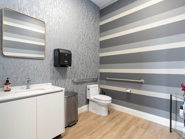 More Photos Of 2955 NE 7th Ave, Miami Storefront Retail Office For Sale