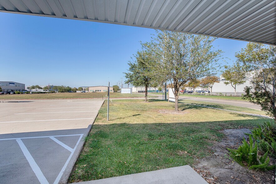 More Photos Of 1201 Butler Rd, League City Warehouse For Lease