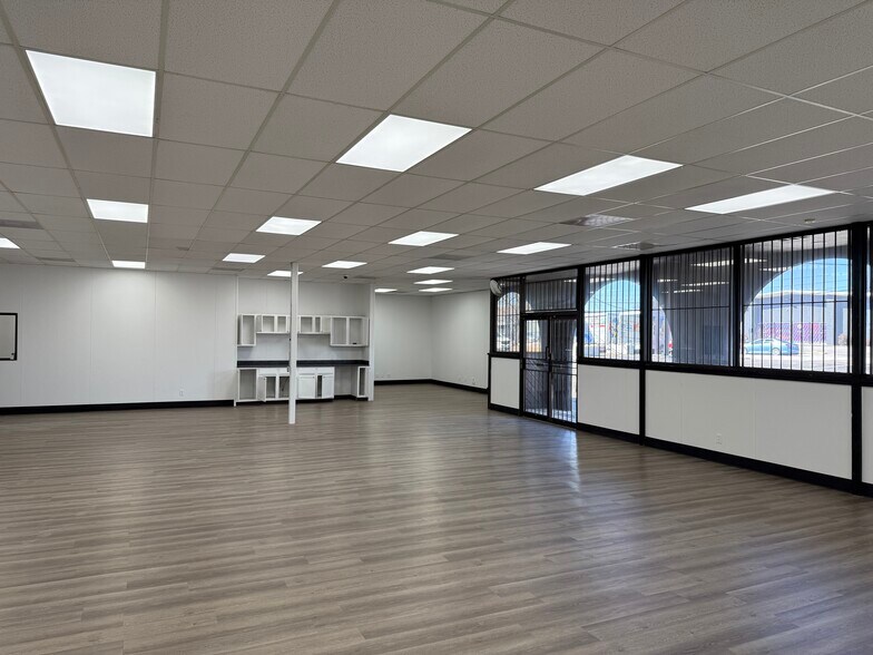 More Photos Of 3911 Woodbury Dr, Austin Warehouse For Lease