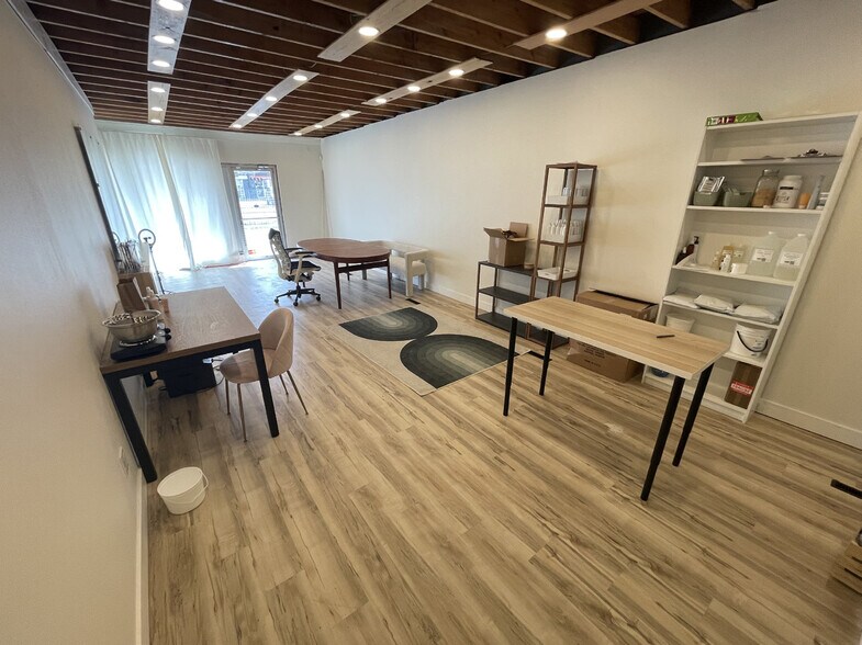 More Photos Of 3411 Roblin Blvd, Winnipeg Freestanding For Sale