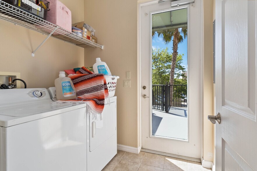 More Photos Of 3730 Avalon Park East Blvd, Orlando Office Residential For Sale