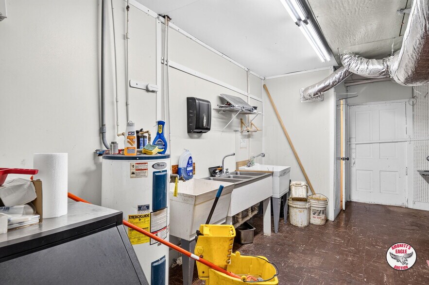 More Photos Of 2969 Moodyville Rd, Byrdstown General Retail For Sale