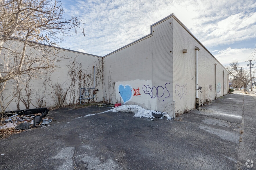 More Photos Of 575 Lonsdale Ave, Central Falls Warehouse For Lease