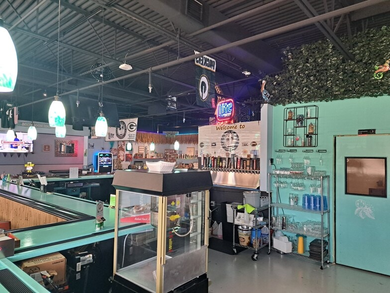 More Photos Of 1764-1868 NE Jensen Beach Blvd, Jensen Beach Bar For Lease