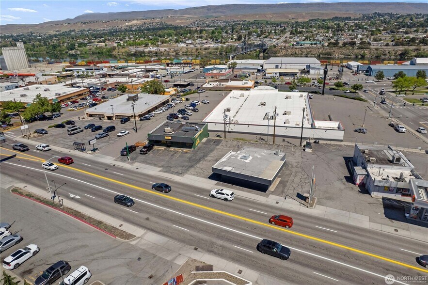 More Photos Of 849 S Mission St, Wenatchee General Retail For Sale