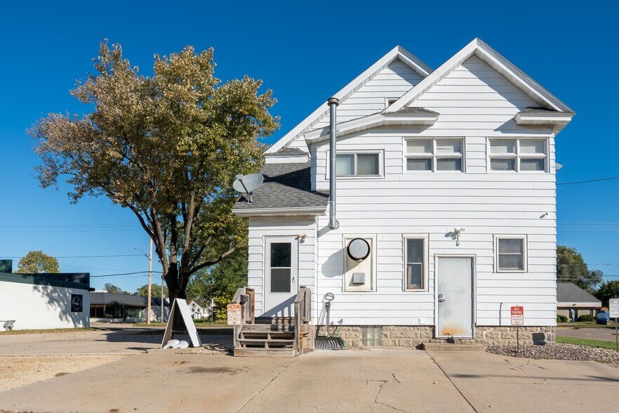 More Photos Of 507 W Wisconsin St, Sparta Flex For Sale