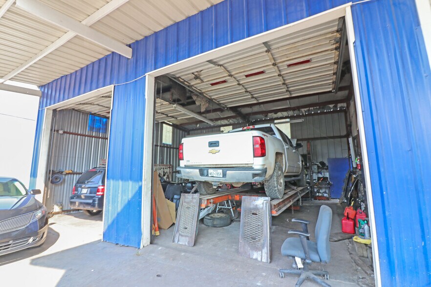 More Photos Of 1106 Wayside Dr, Houston Auto Repair For Sale
