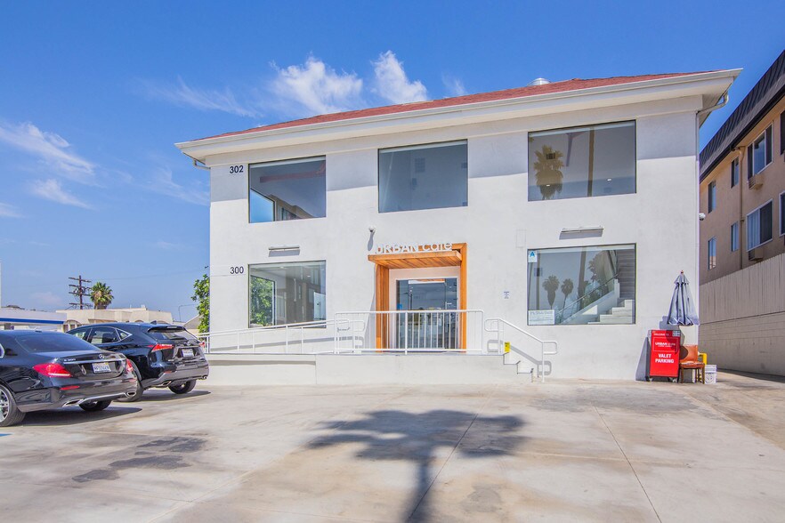 More Photos Of 300-302 S Mariposa Ave, Los Angeles Storefront Retail Office For Lease