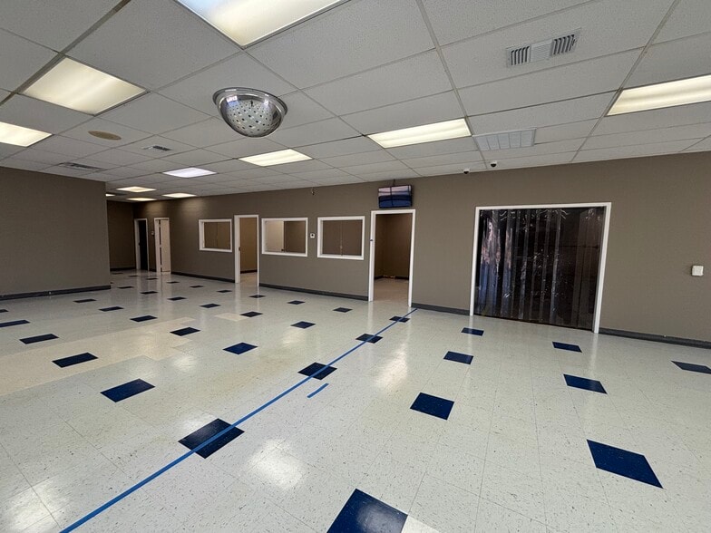 More Photos Of 920 W Loop 281, Longview Freestanding For Lease