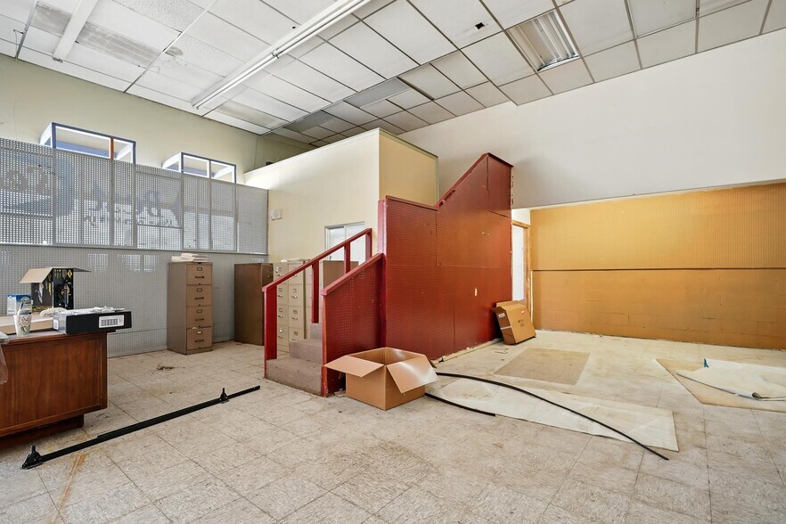 More Photos Of 500-511 E Broadway St, Sweetwater Storefront For Sale