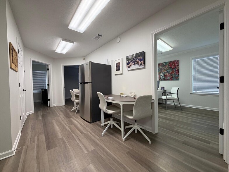 More Photos Of 311 Poplar View Ln W, Collierville Office For Lease