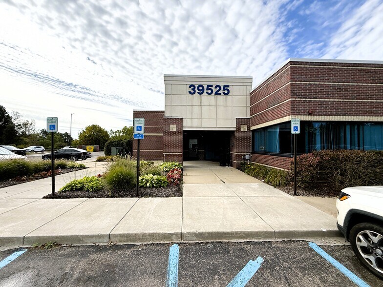 More Photos Of 39525 14 Mile Rd, Novi Medical For Lease