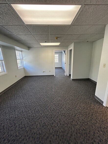 More Photos Of 4 S Main St, Ipswich Storefront Retail Office For Lease