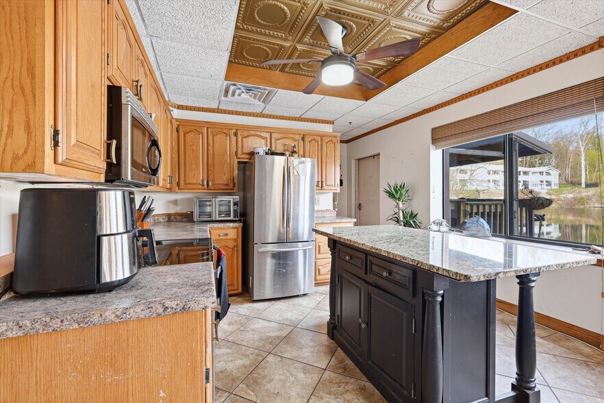 More Photos Of 2107 Velp Ave, Green Bay Freestanding For Sale