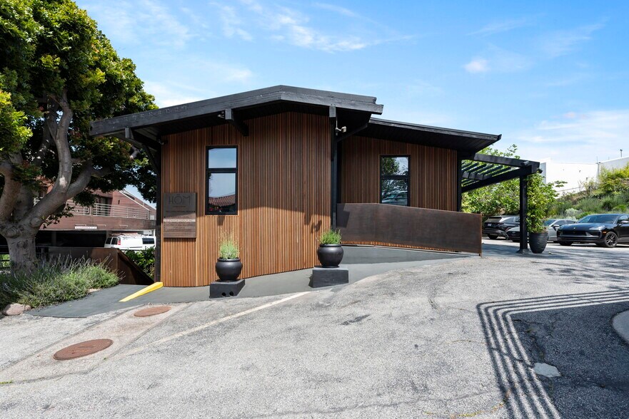 Primary Photo Of 29170 Heathercliff Rd, Malibu Office For Lease