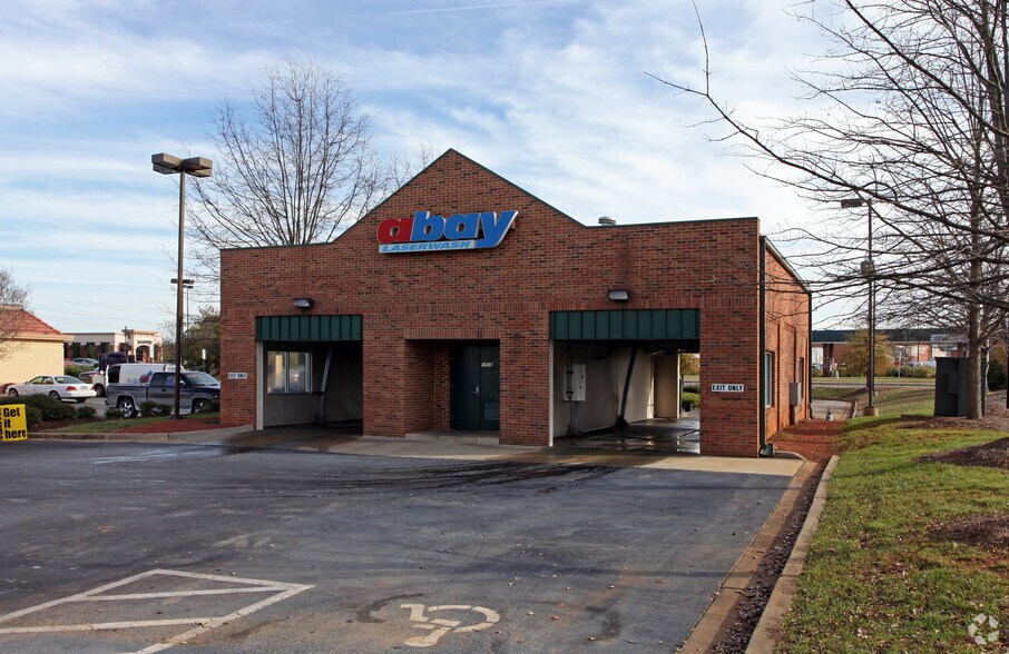 More Photos Of 1916-1930 Sardis Rd N, Charlotte Unknown For Lease