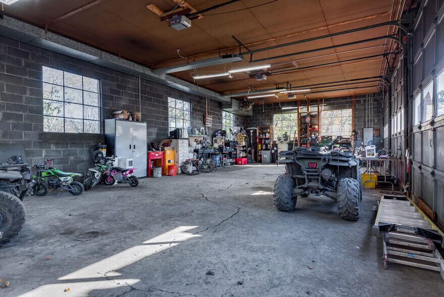 More Photos Of 77 N Market St, Nanticoke Distribution For Lease
