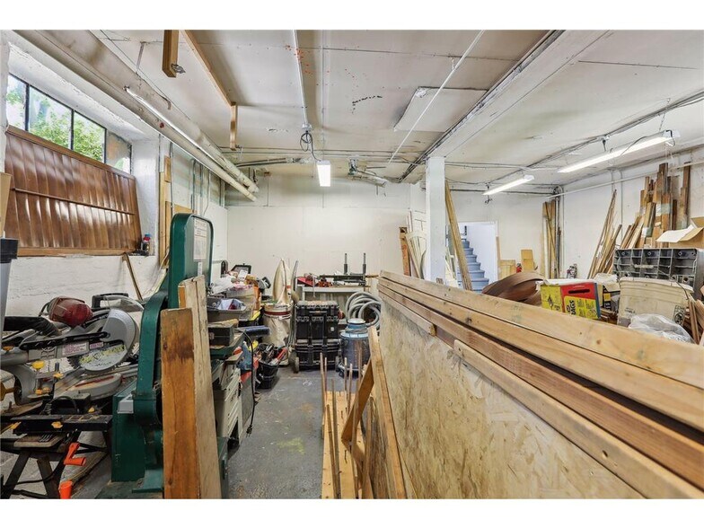 More Photos Of 3318 E Lake St, Minneapolis Freestanding For Sale