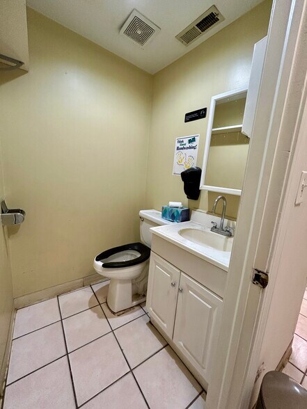 More Photos Of 2316-2318 N Clark St, Chicago Storefront Retail Residential For Lease