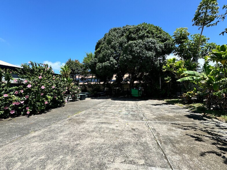 More Photos Of 824 Kokomo Rd, Haiku Restaurant For Sale