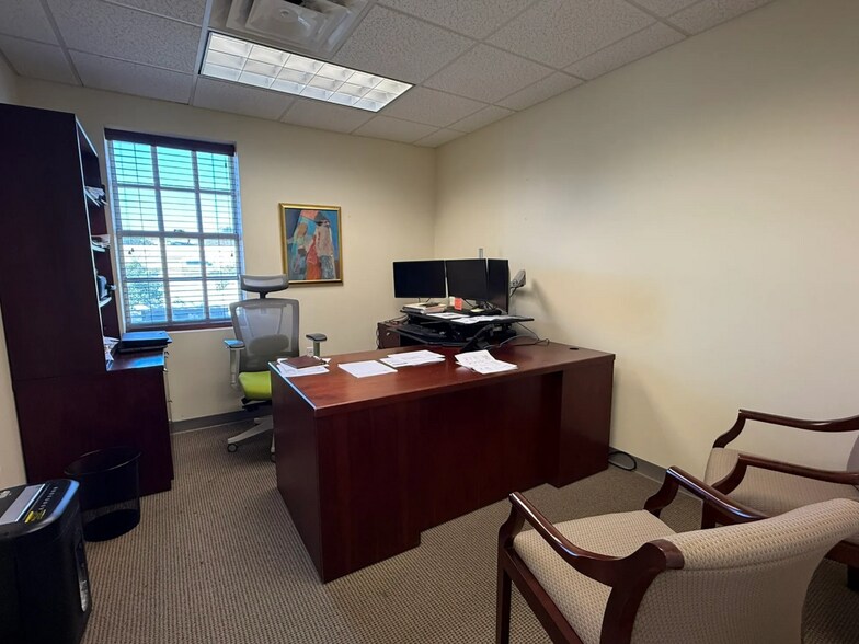 More Photos Of 276 East Bay St, Charleston Storefront Retail Office For Lease