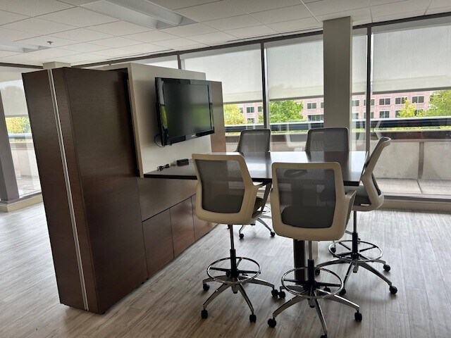 More Photos Of 45240 Business Ct, Sterling Office For Lease