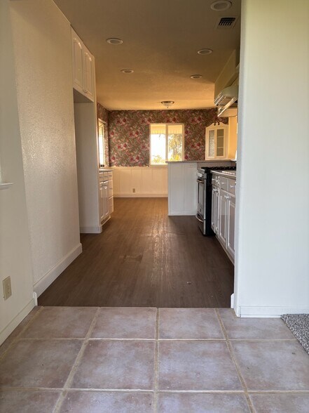 More Photos Of 3027 W Wise Rd, Lincoln Land For Sale