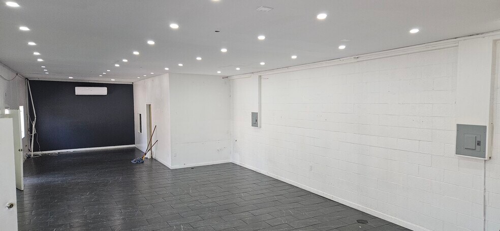 More Photos Of 5500 S Western Ave, Los Angeles Storefront For Lease