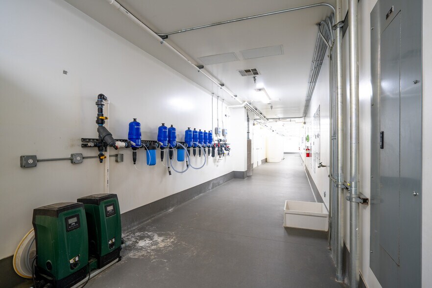 More Photos Of 19533 McLane St, Palm Springs Distribution For Sale