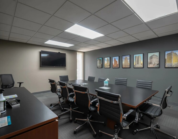 More Photos Of 17000 W Ten Mile Rd, Southfield Office For Sale