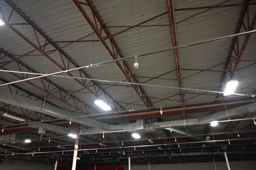 More Photos Of 2300 Claremont Ave, Ashland Freestanding For Lease