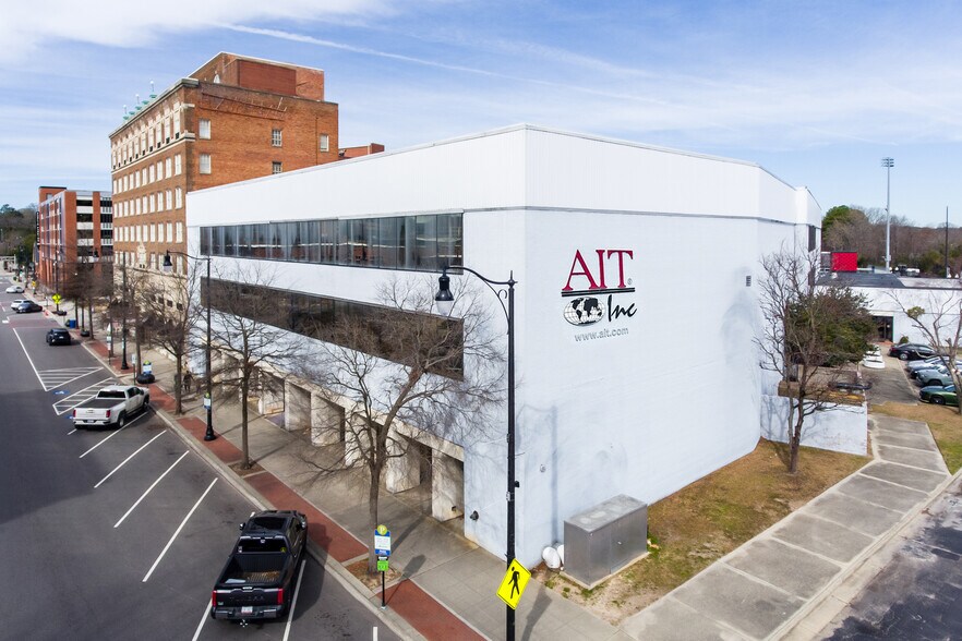 More Photos Of 421 Maiden Ln, Fayetteville Restaurant For Sale