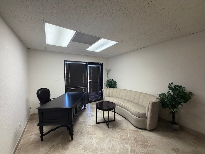 More Photos Of 7745 E Redfield Rd, Scottsdale Warehouse For Sale