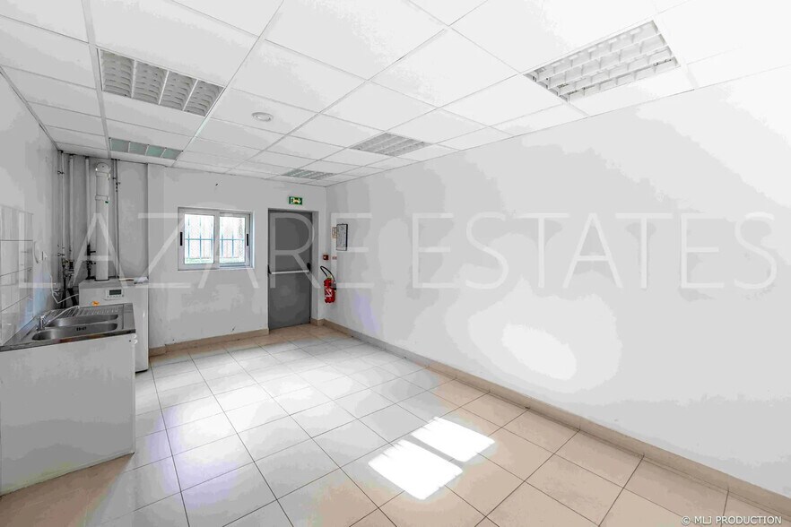 More Photos Of 7 Rue De La Croix Blanche, Pringy Flex For Lease