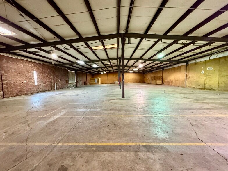More Photos Of 114 Payne Rd, Thomasville Warehouse For Lease